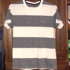 Hollister Men’s T-shirt.